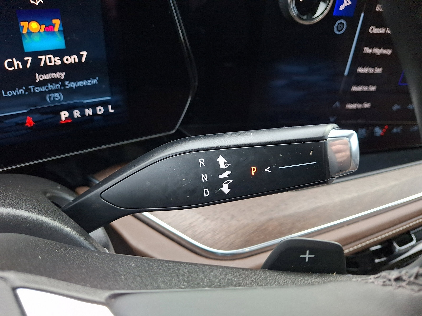 Used 2025 Chevrolet Suburban High Country image 17