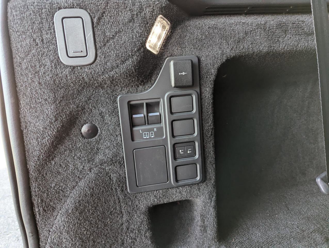 Used 2024 Land Rover Discovery Dynamic SE image 45