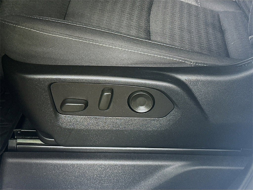 Used 2024 Chevrolet Silverado 2500 Custom w/ Custom Value Package image 22