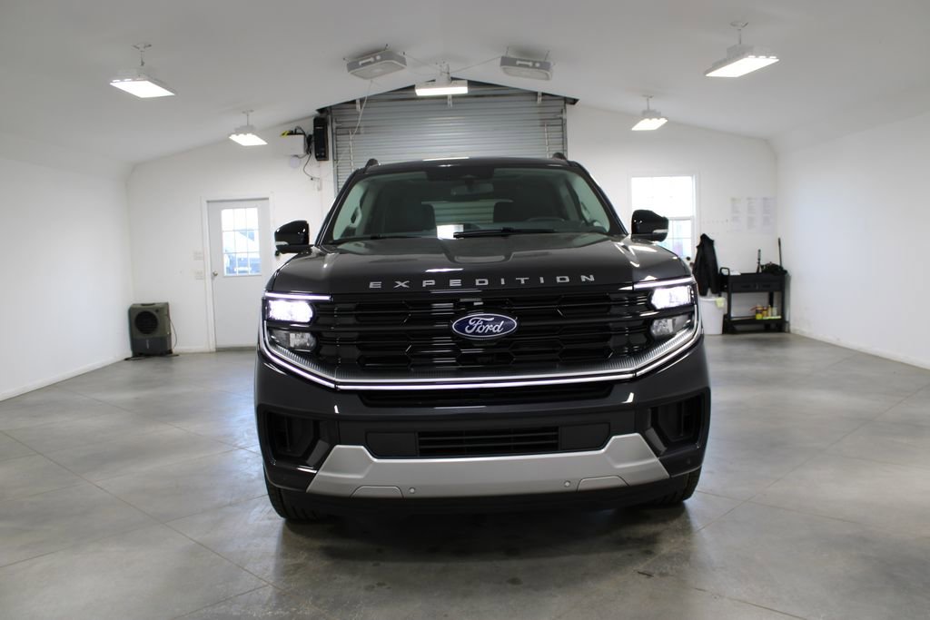 New 2026 Ford Expedition Platinum image 2