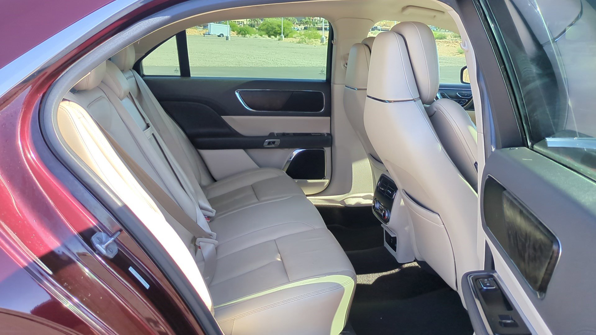 Used 2017 Lincoln Continental Reserve image 29