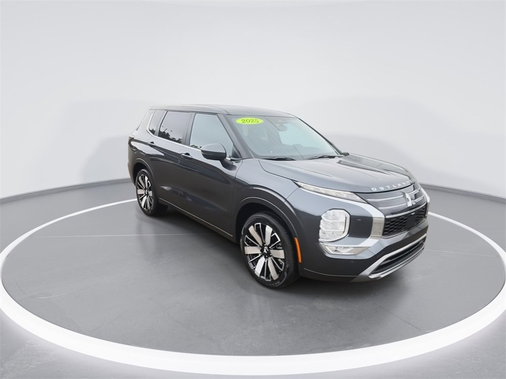 New 2025 Mitsubishi Outlander SE image 2