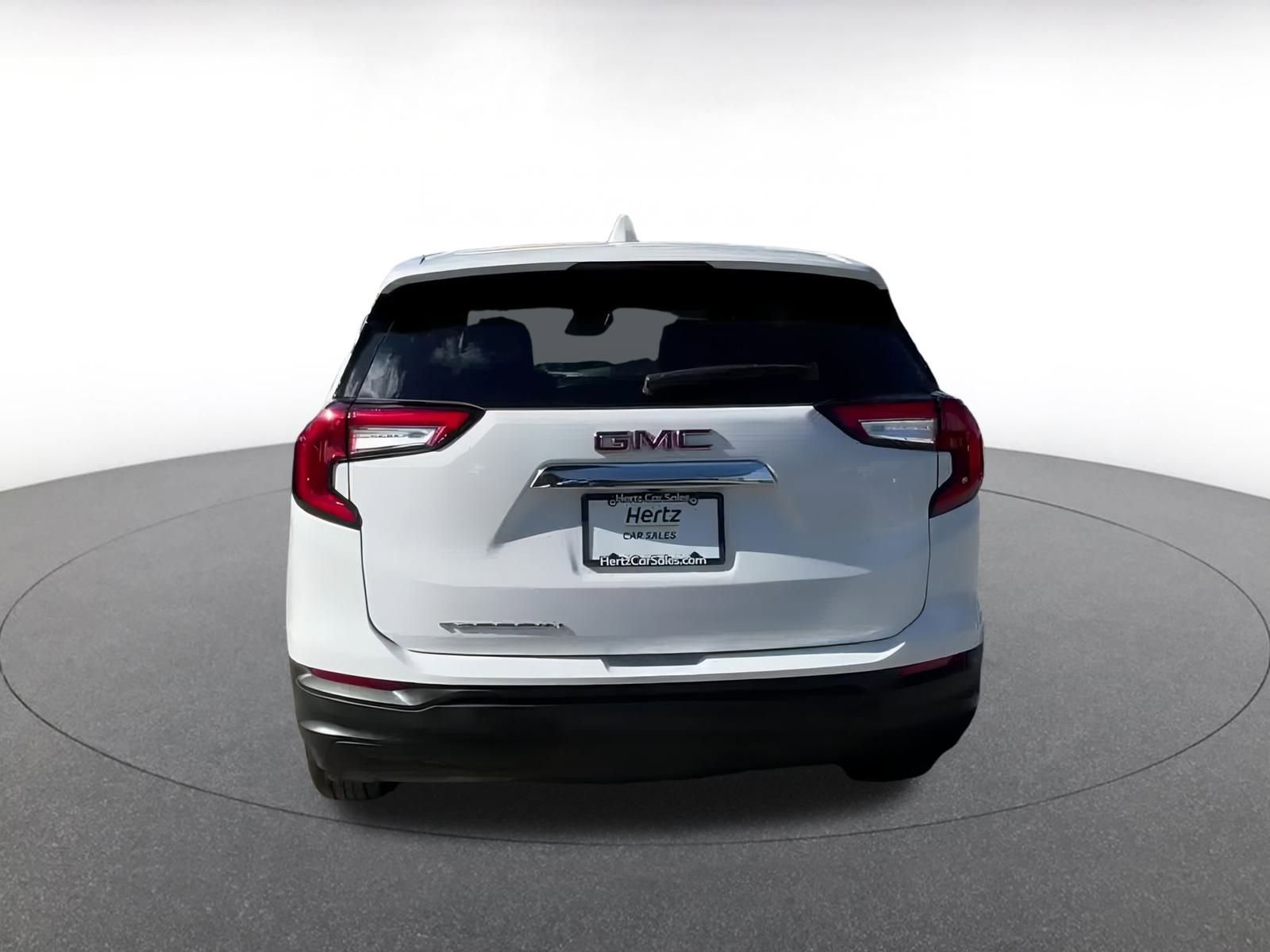 Used 2024 GMC Terrain SLE image 12