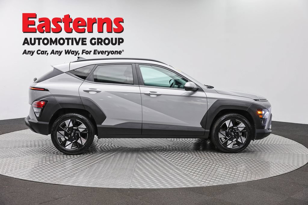 Used 2025 Hyundai Kona SEL FWD image 4