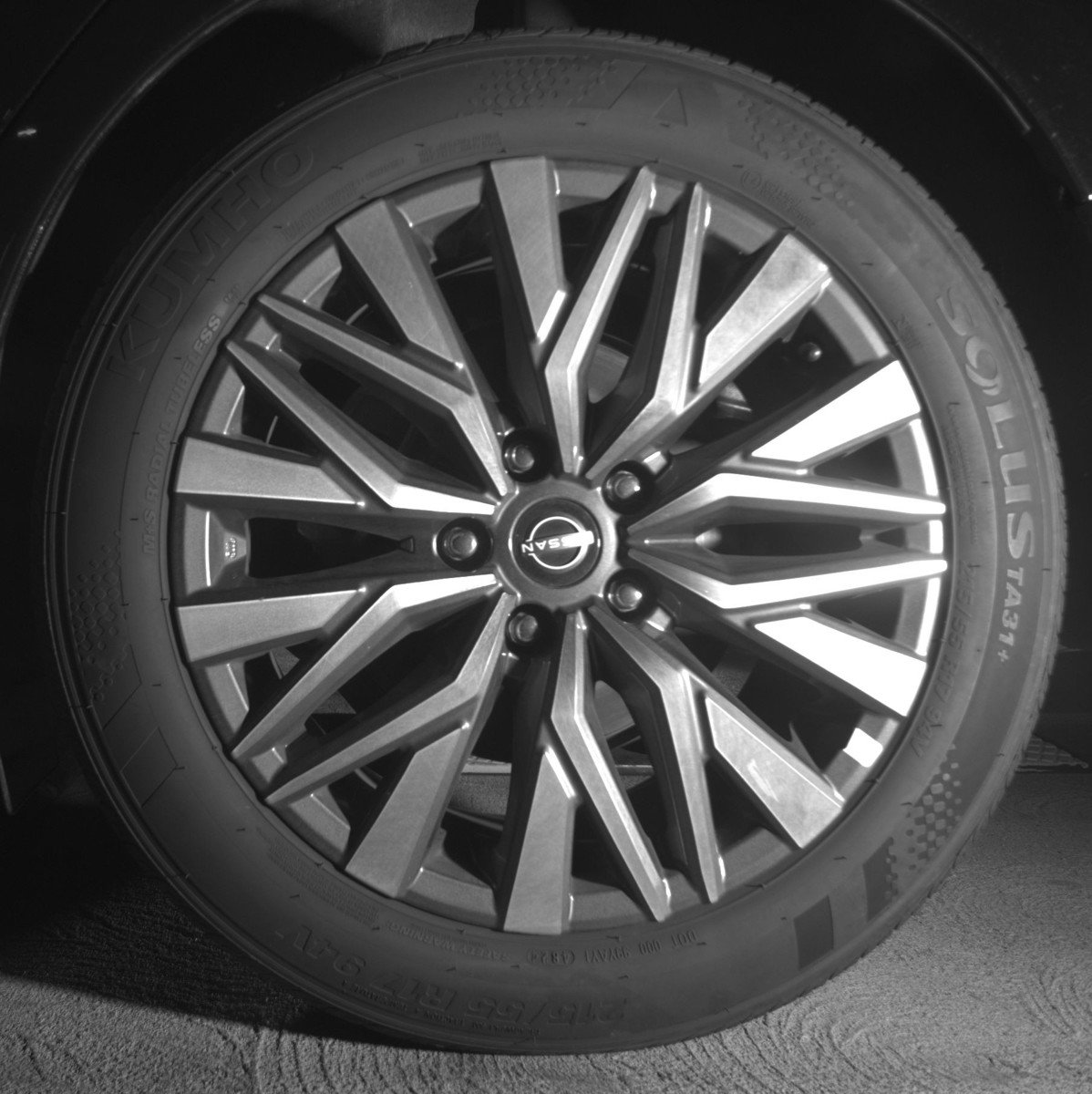 Used 2025 Nissan Altima 2.5 SV FWD image 14