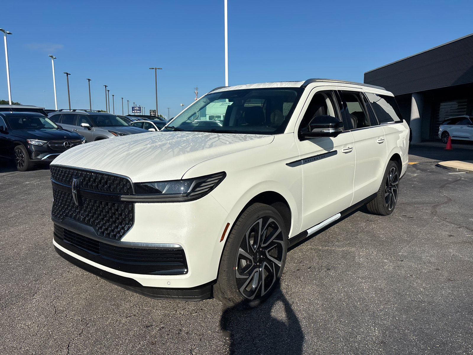 New 2027 Lincoln Navigator L Reserve AWD/4WD image 3