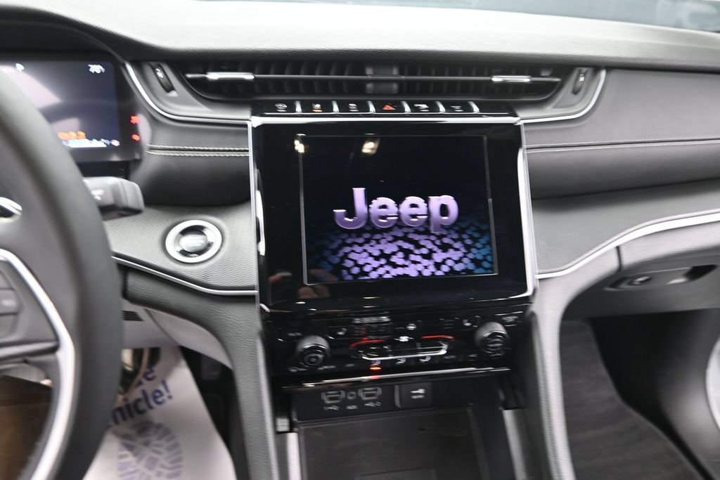 Used 2025 Jeep Grand Cherokee L Laredo AWD/4WD image 27