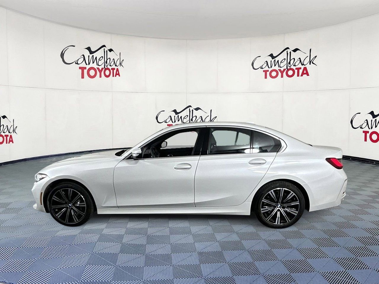 Used 2025 BMW 330i xDrive Sedan AWD/4WD image 4