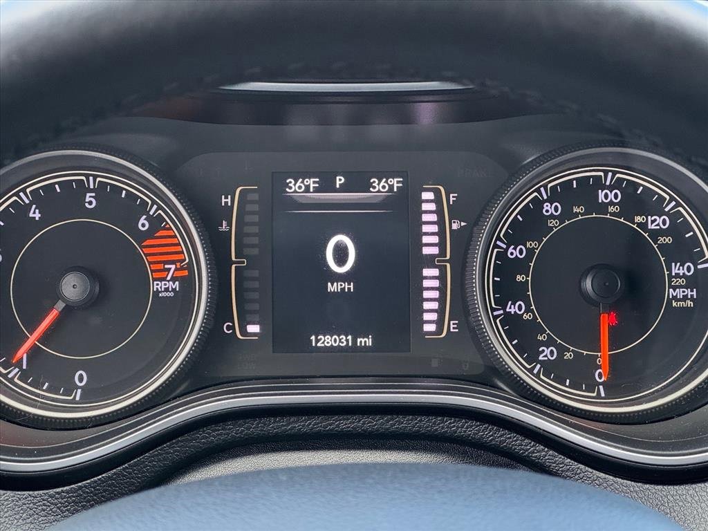 Used 2019 Jeep Cherokee Latitude w/ Cold Weather Group image 12