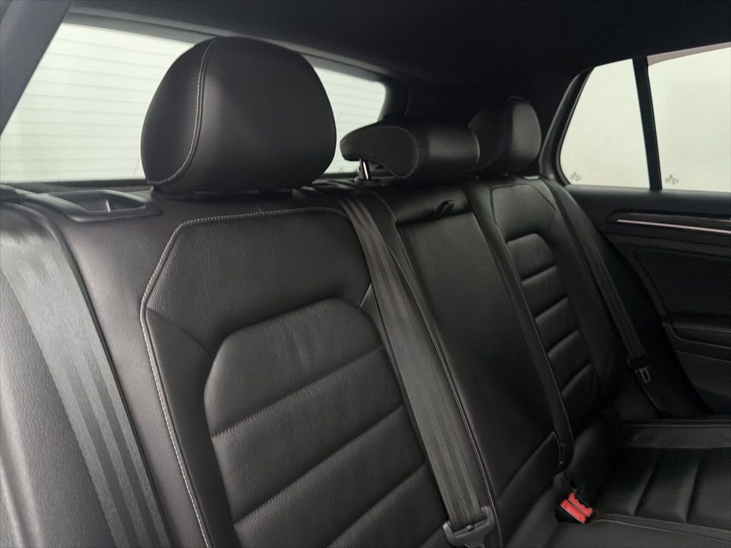 Used 2016 Volkswagen Golf 4-Door image 26