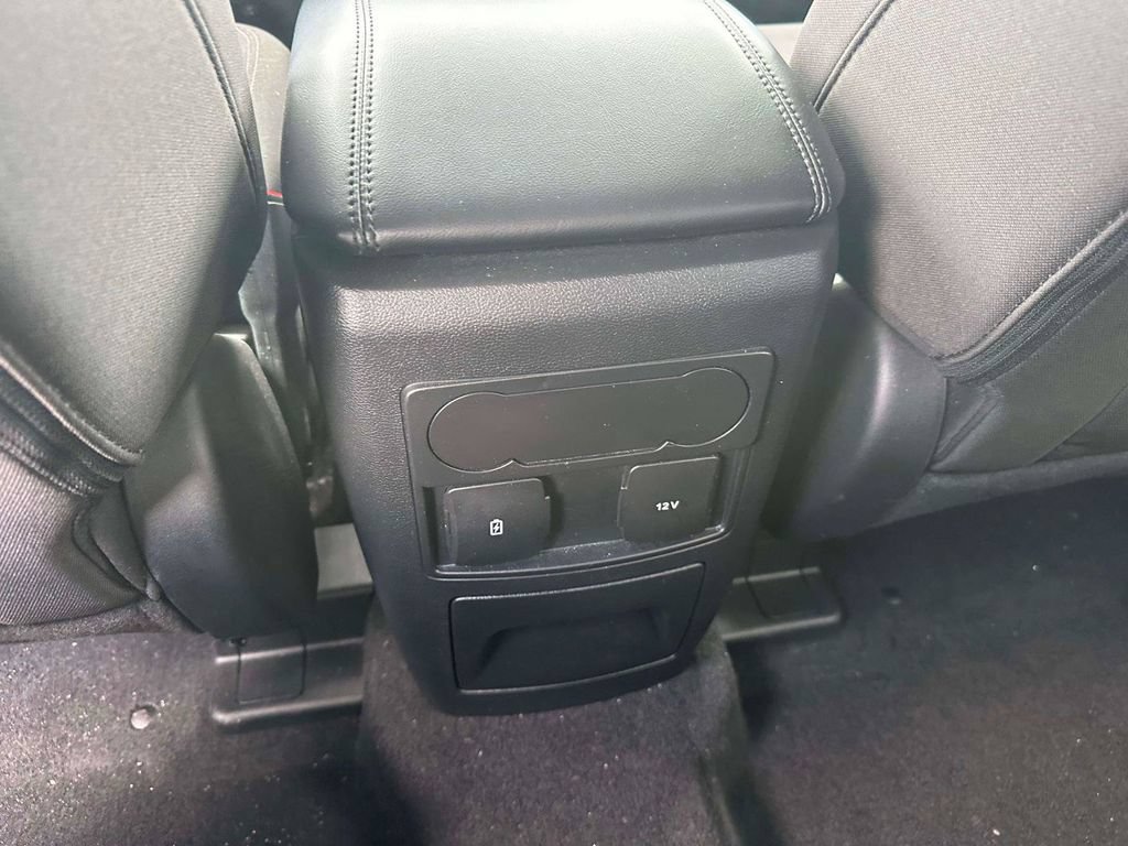 Used 2023 Ford Explorer XLT AWD/4WD image 12