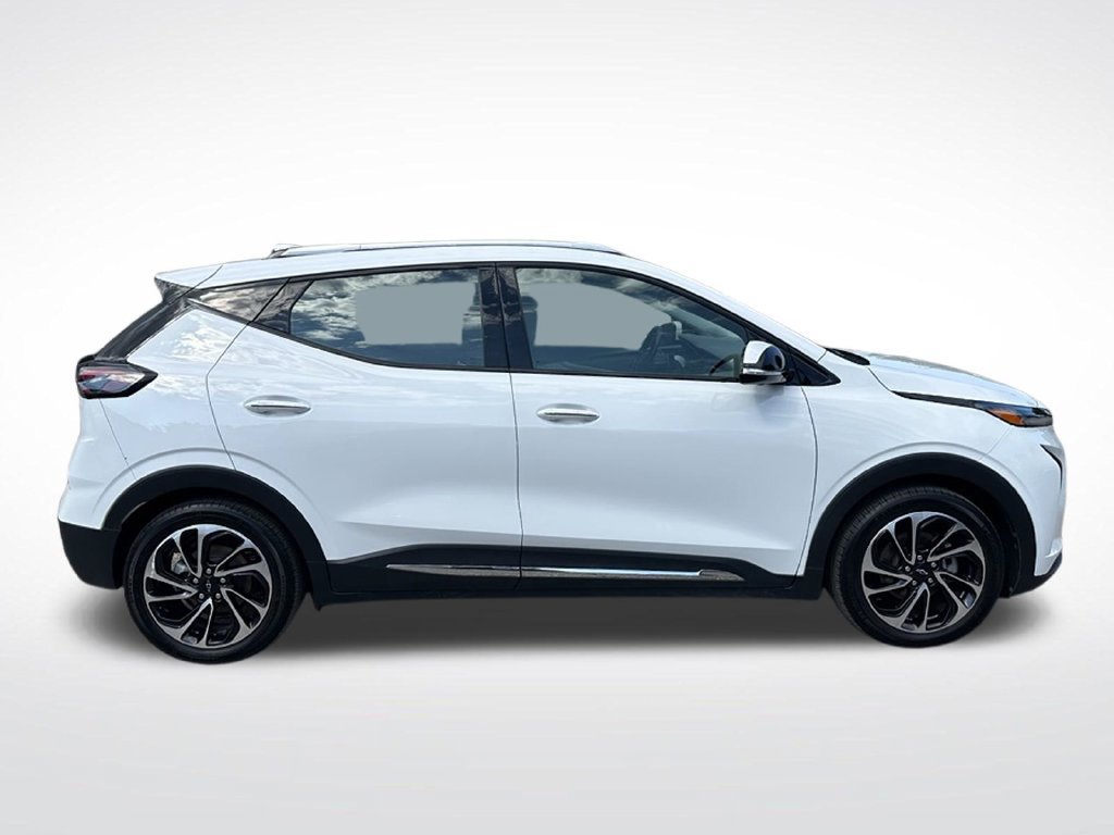 Used 2023 Chevrolet Bolt EUV Premier w/ Sun & Sound Package FWD image 7