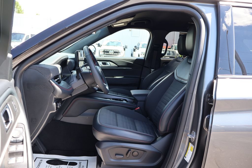 Used 2026 Ford Explorer ST-Line w/ ST-Line Street Pack AWD/4WD image 19