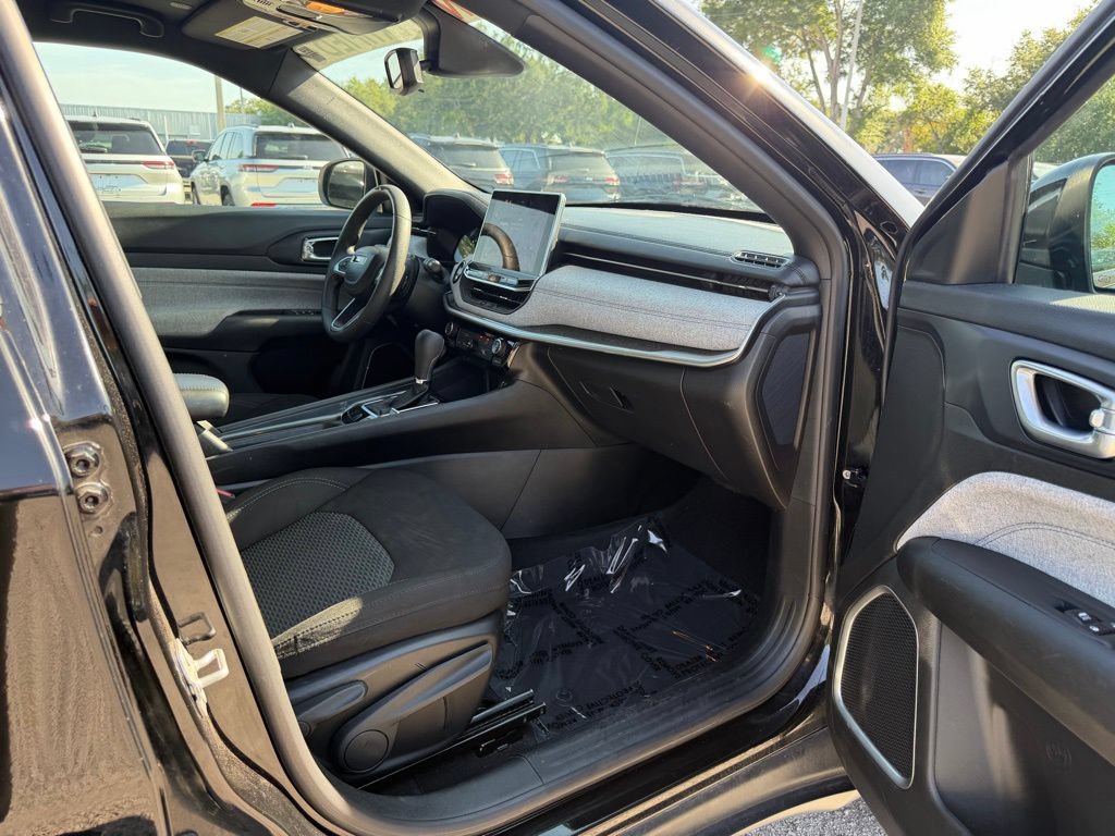 Used 2023 Jeep Compass Sport AWD/4WD image 28