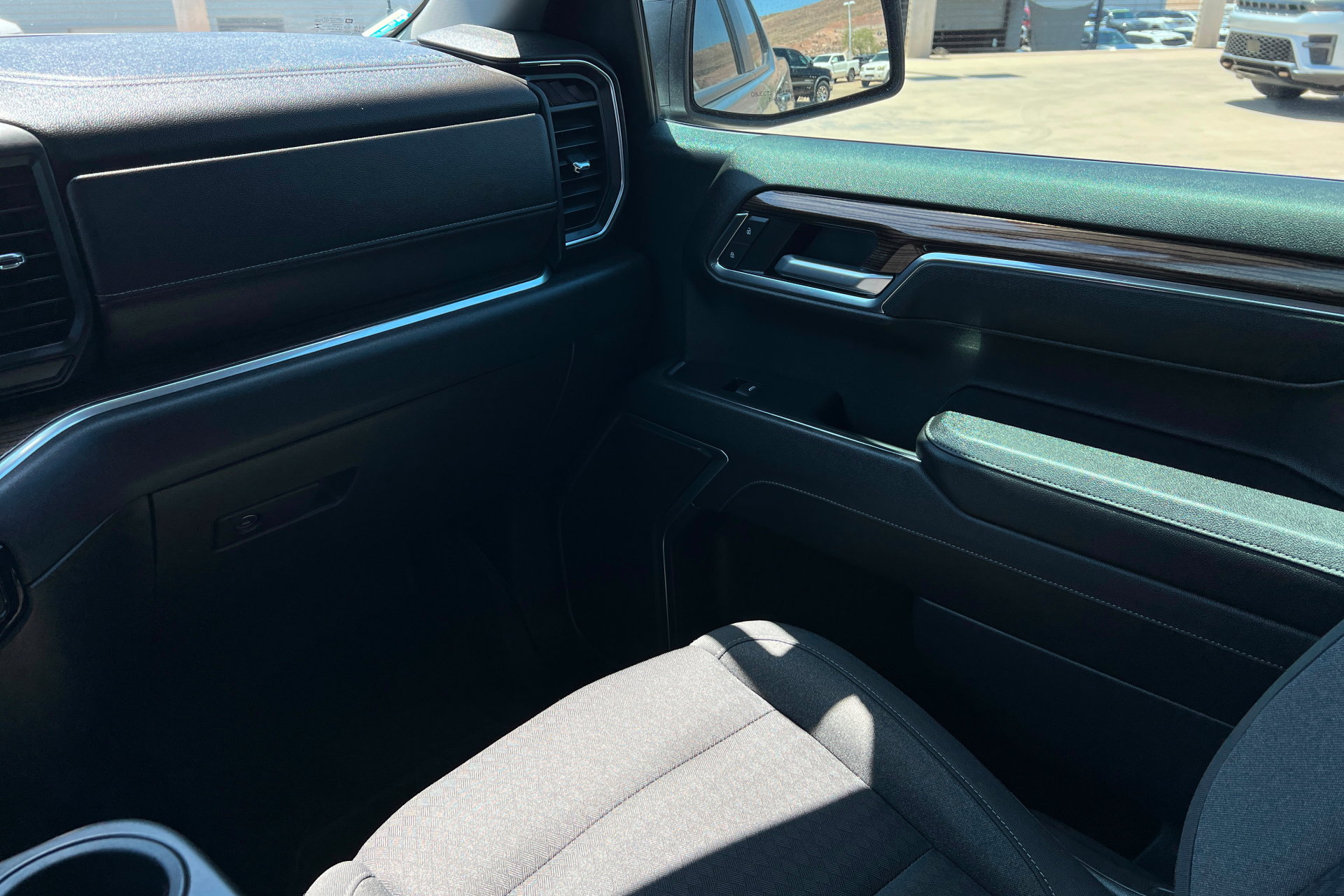 Used 2023 Chevrolet Silverado 1500 LT w/ Convenience Package II AWD/4WD image 11