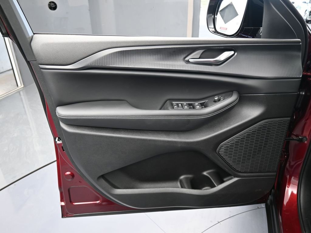 New 2025 Jeep Grand Cherokee Laredo image 13