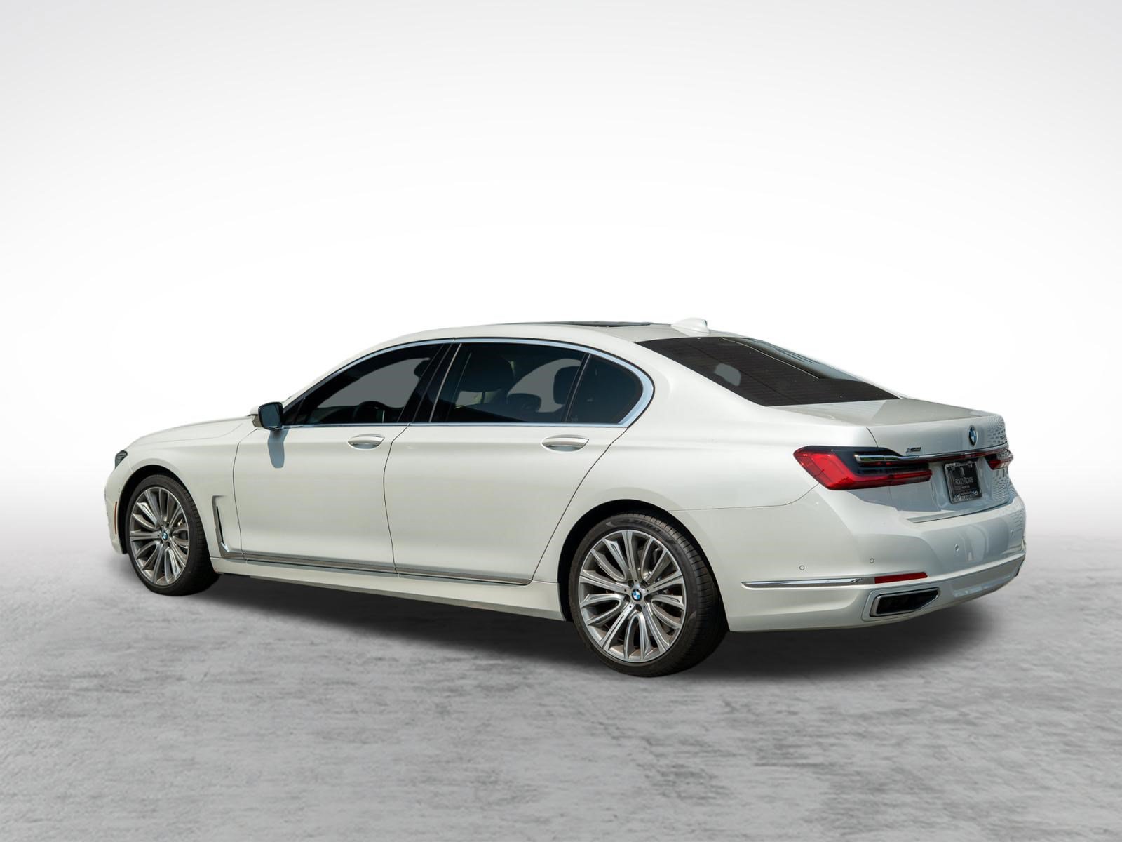 Used 2022 BMW 750i xDrive w/ Executive Package AWD/4WD image 3