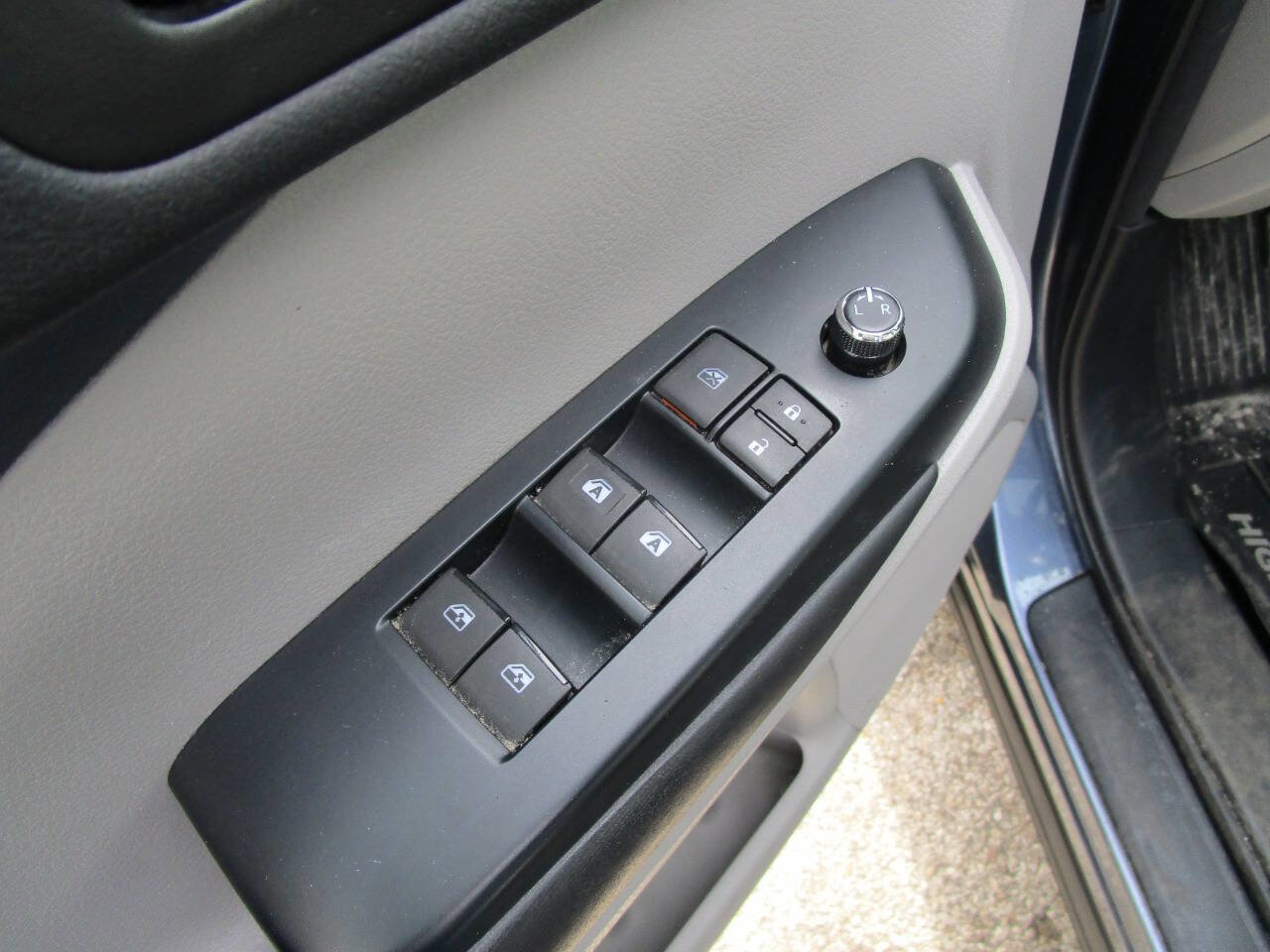 Used 2017 Toyota Highlander XLE w/ Protection Package #3 image 12