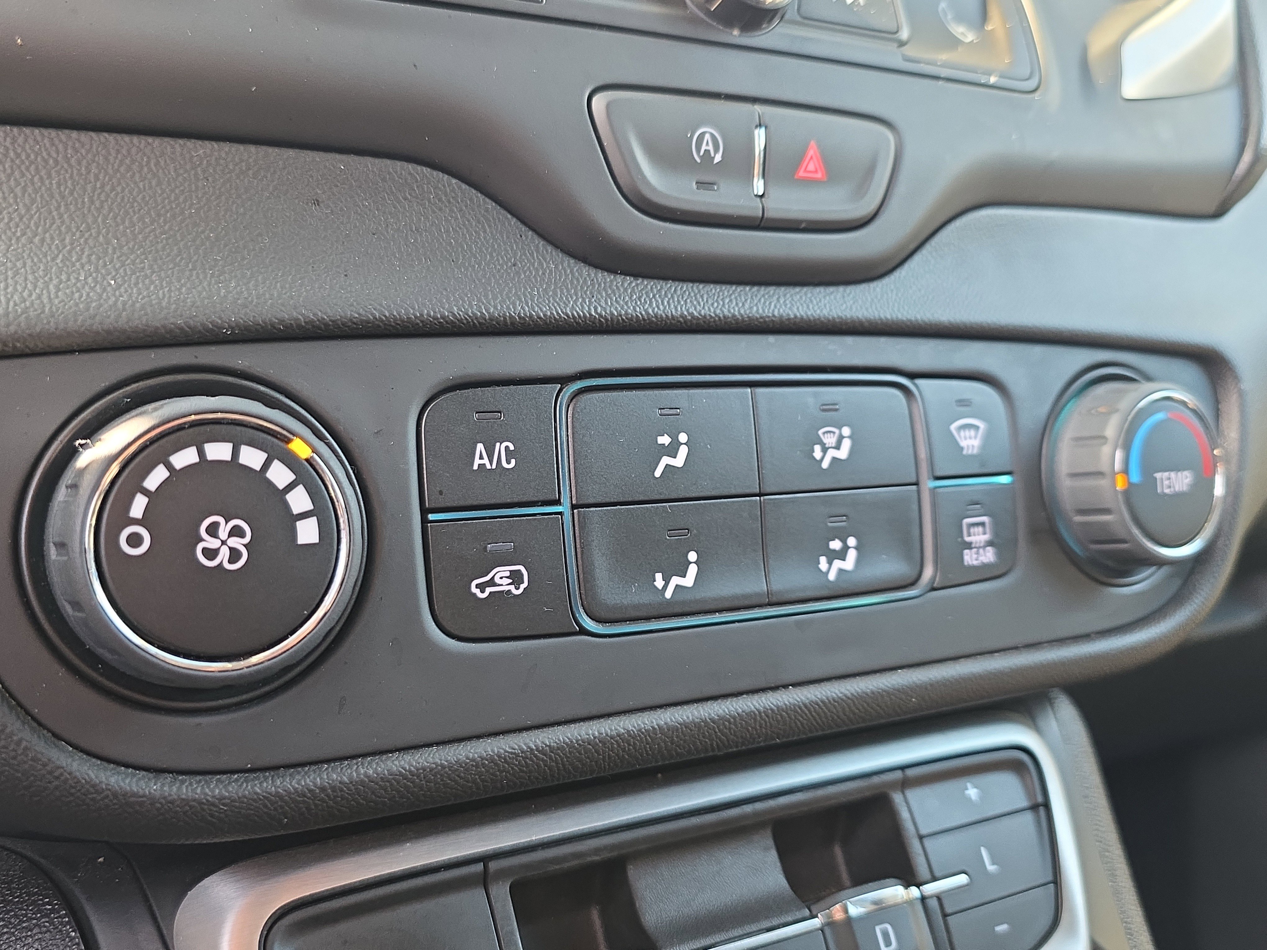 Used 2024 GMC Terrain SLE image 29