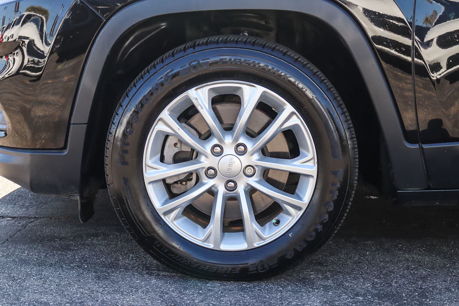 Used 2019 Jeep Cherokee Latitude w/ Popular Appearance Group FWD image 9