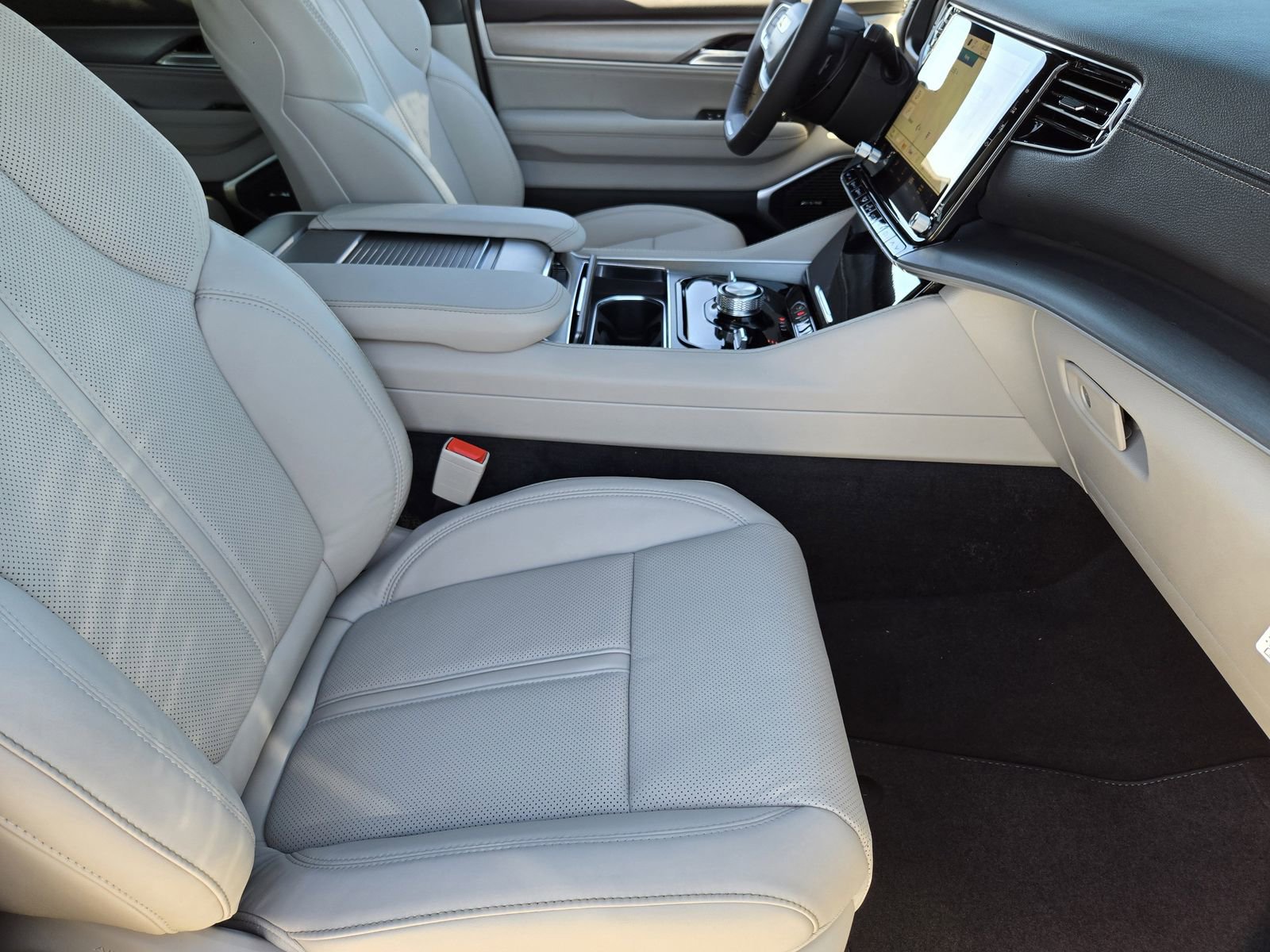 New 2025 Jeep Wagoneer L Series II AWD/4WD image 14