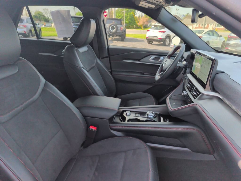 Used 2025 Ford Explorer ST AWD/4WD image 16