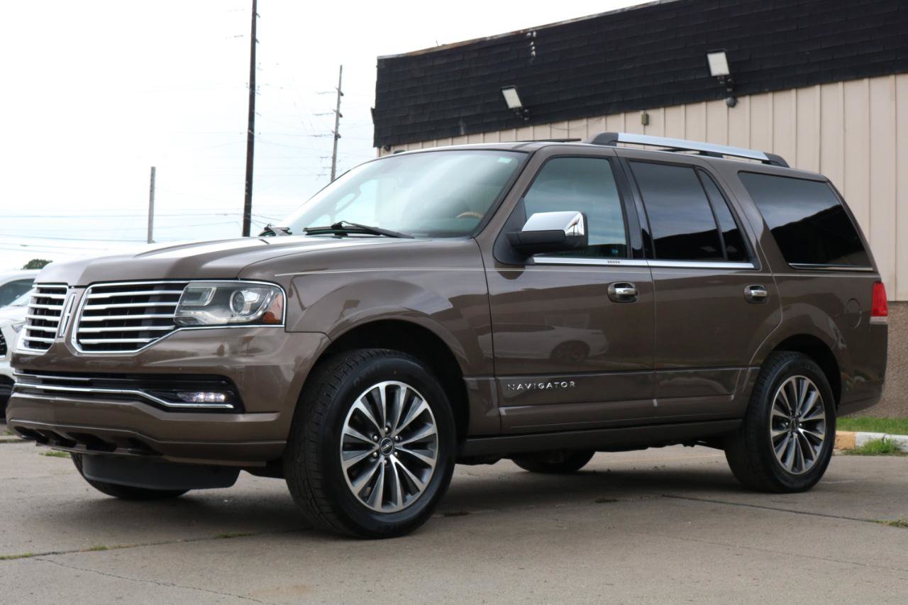 Used 2017 Lincoln Navigator Select AWD/4WD image 17
