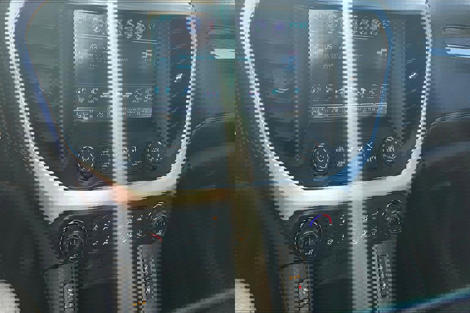 Used 2018 GMC Acadia SLT image 39