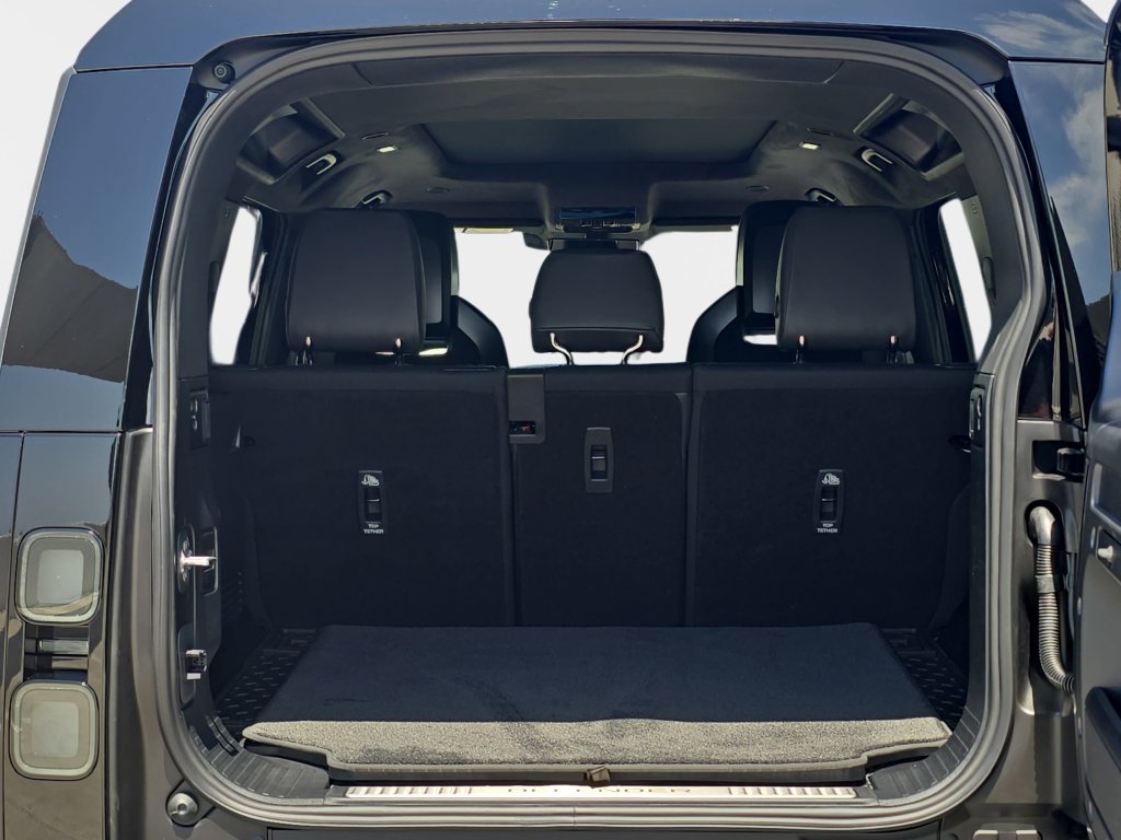 New 2026 Land Rover Defender 110 OCTA AWD/4WD image 12