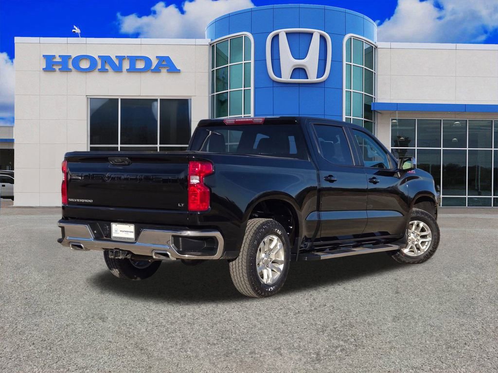 Used 2023 Chevrolet Silverado 1500 LT w/ Z71 Off-Road Package AWD/4WD image 3