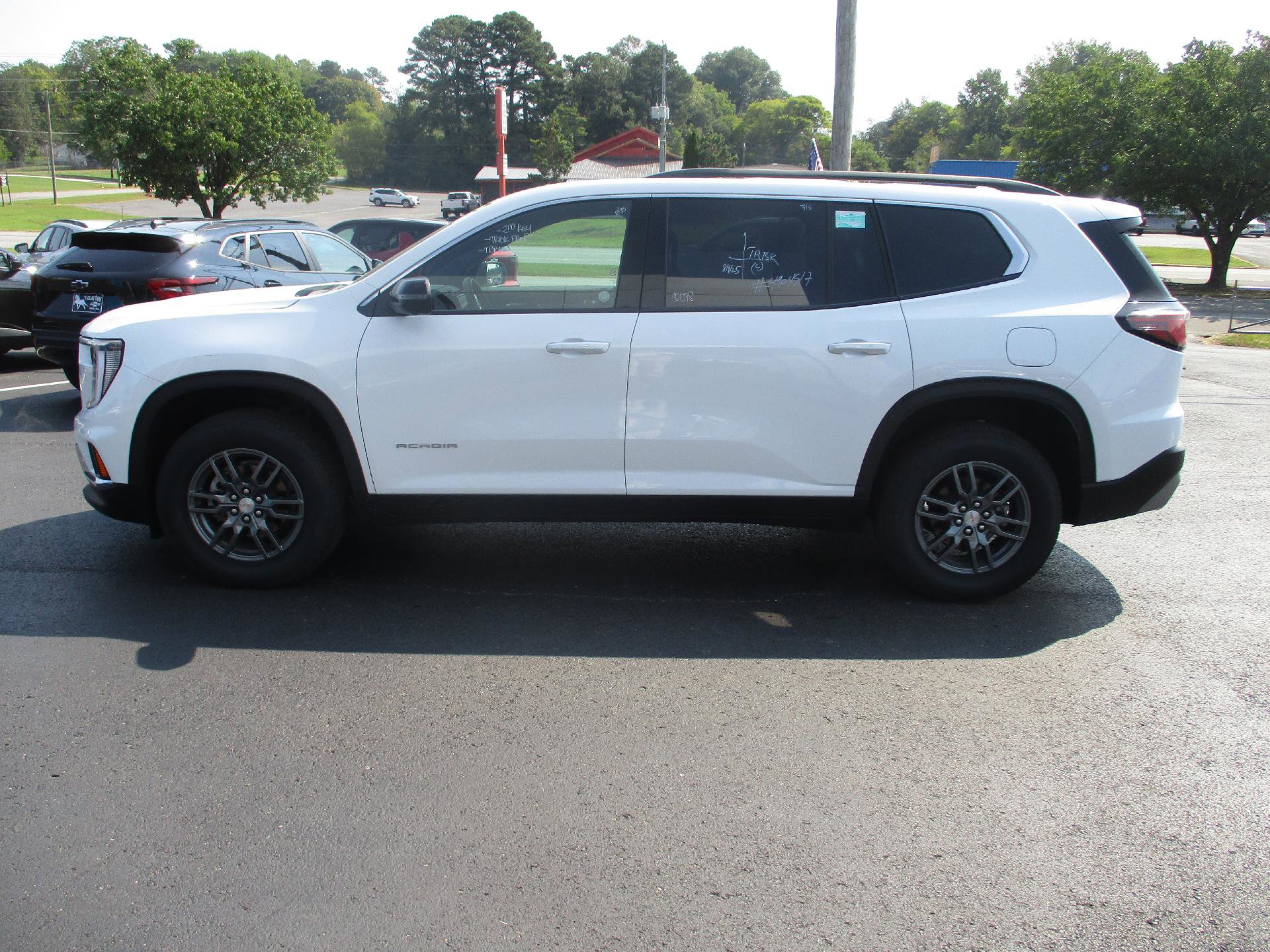 Used 2025 GMC Acadia Elevation image 6