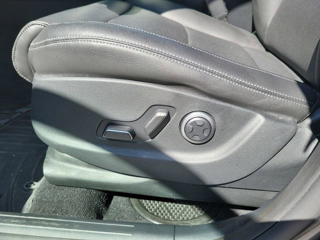 Used 2024 Genesis GV70 2.5T w/ Select Package AWD/4WD image 15