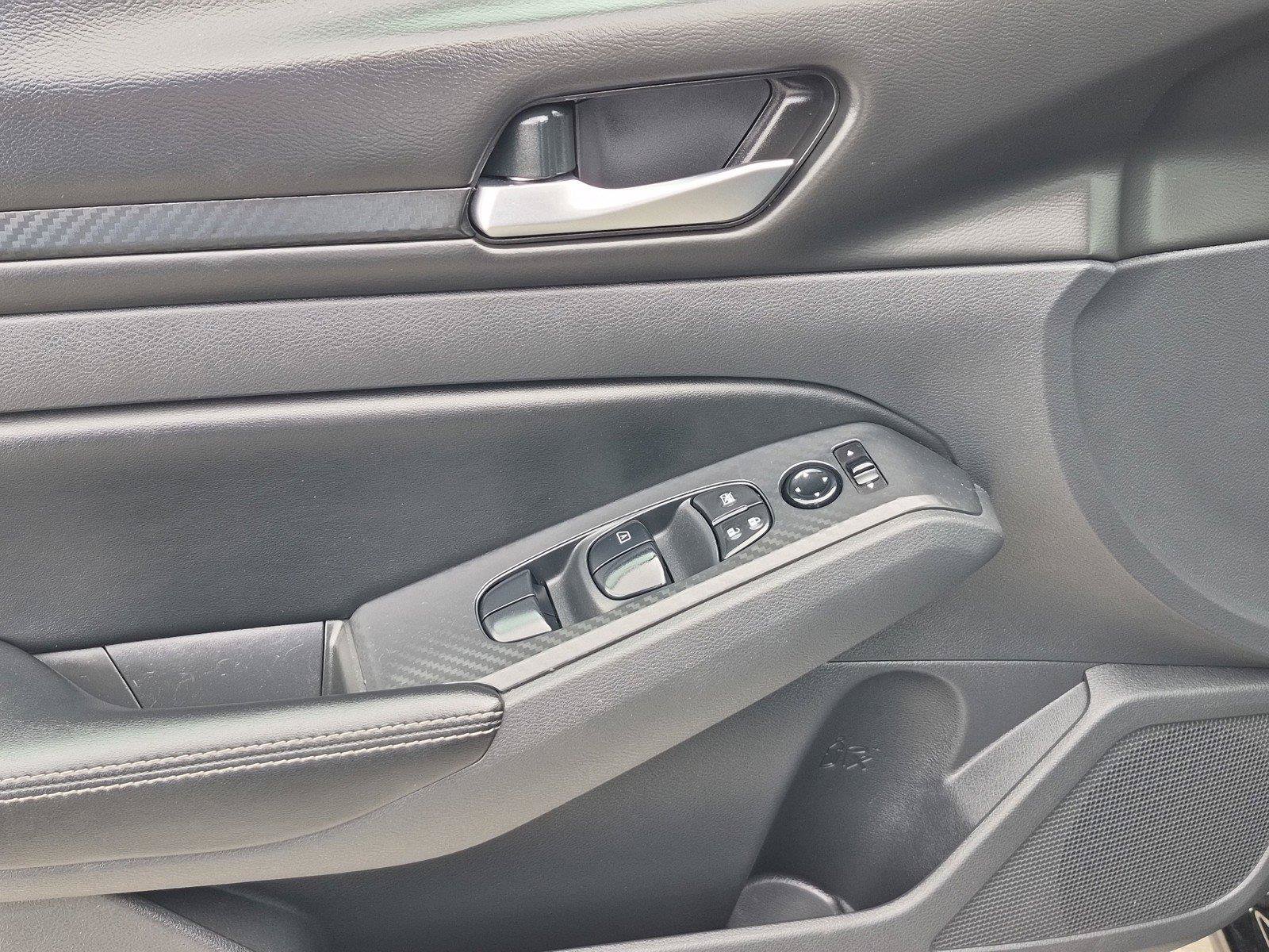 Used 2025 Nissan Altima 2.5 SV FWD image 19