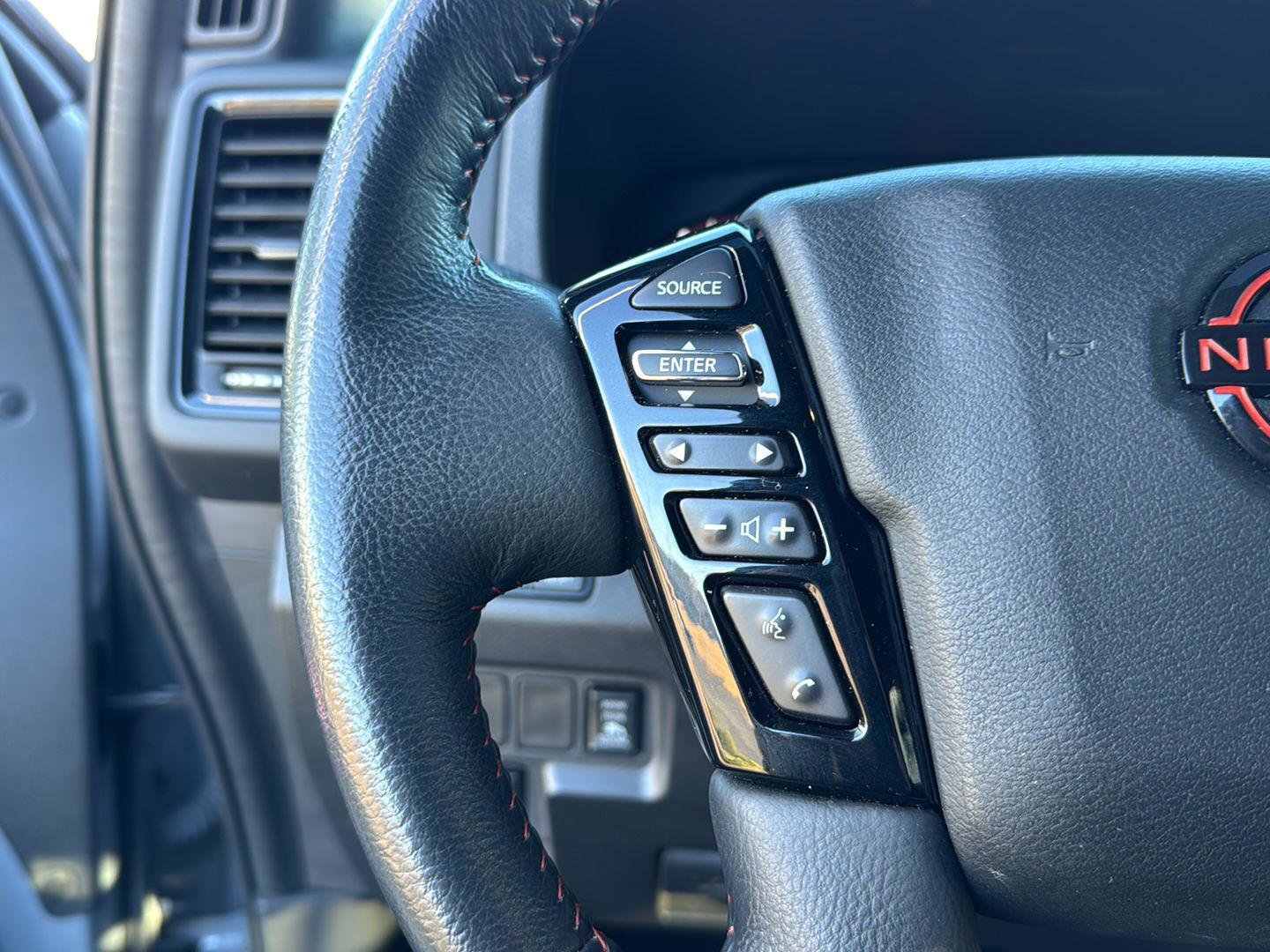 Used 2024 Nissan Frontier PRO-4X w/ Pro Convenience Package image 18