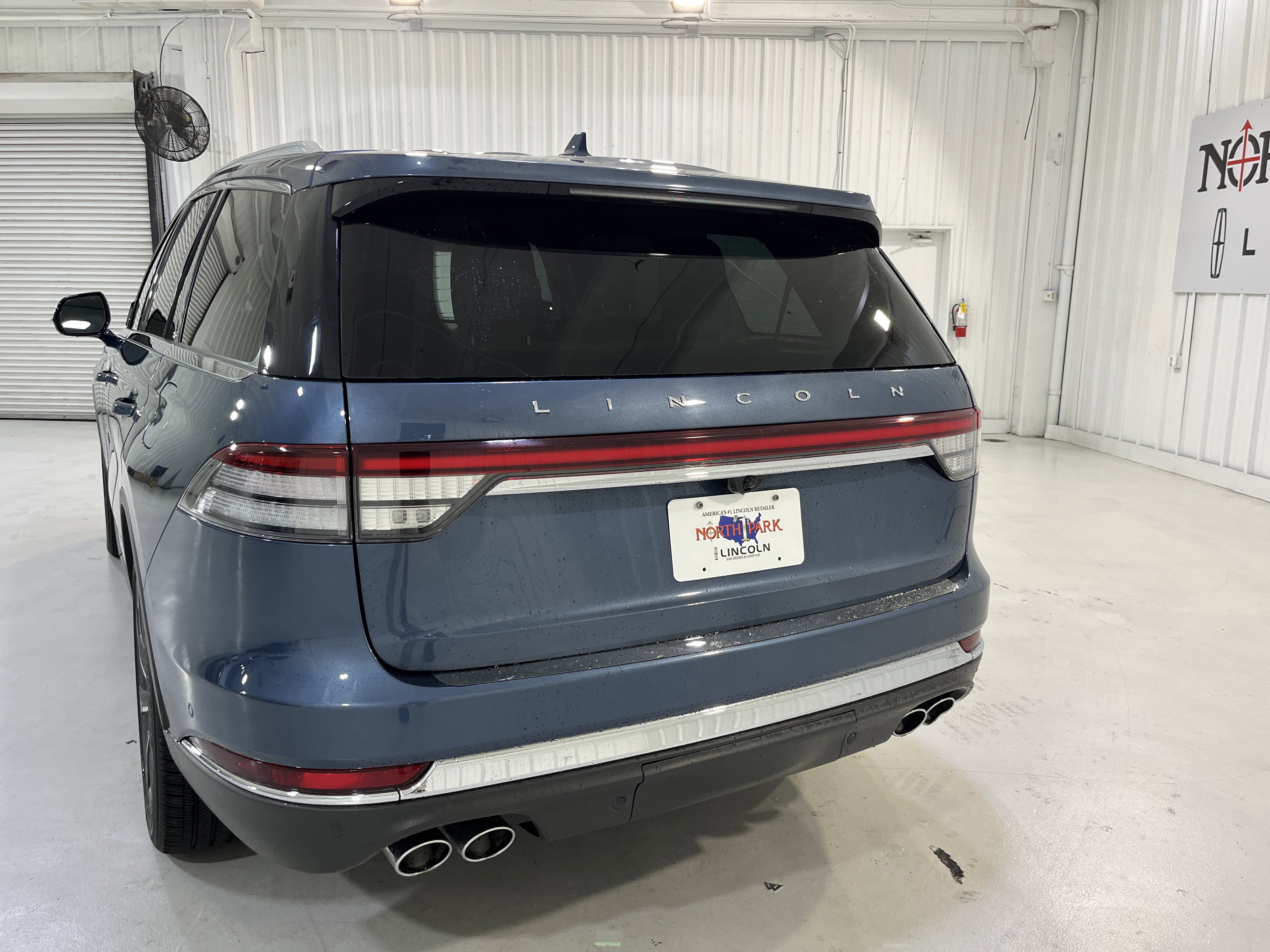 Used 2020 Lincoln Aviator Reserve w/ Equipment Group 202A image 4