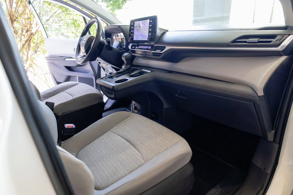 Used 2022 Toyota Sienna LE image 17