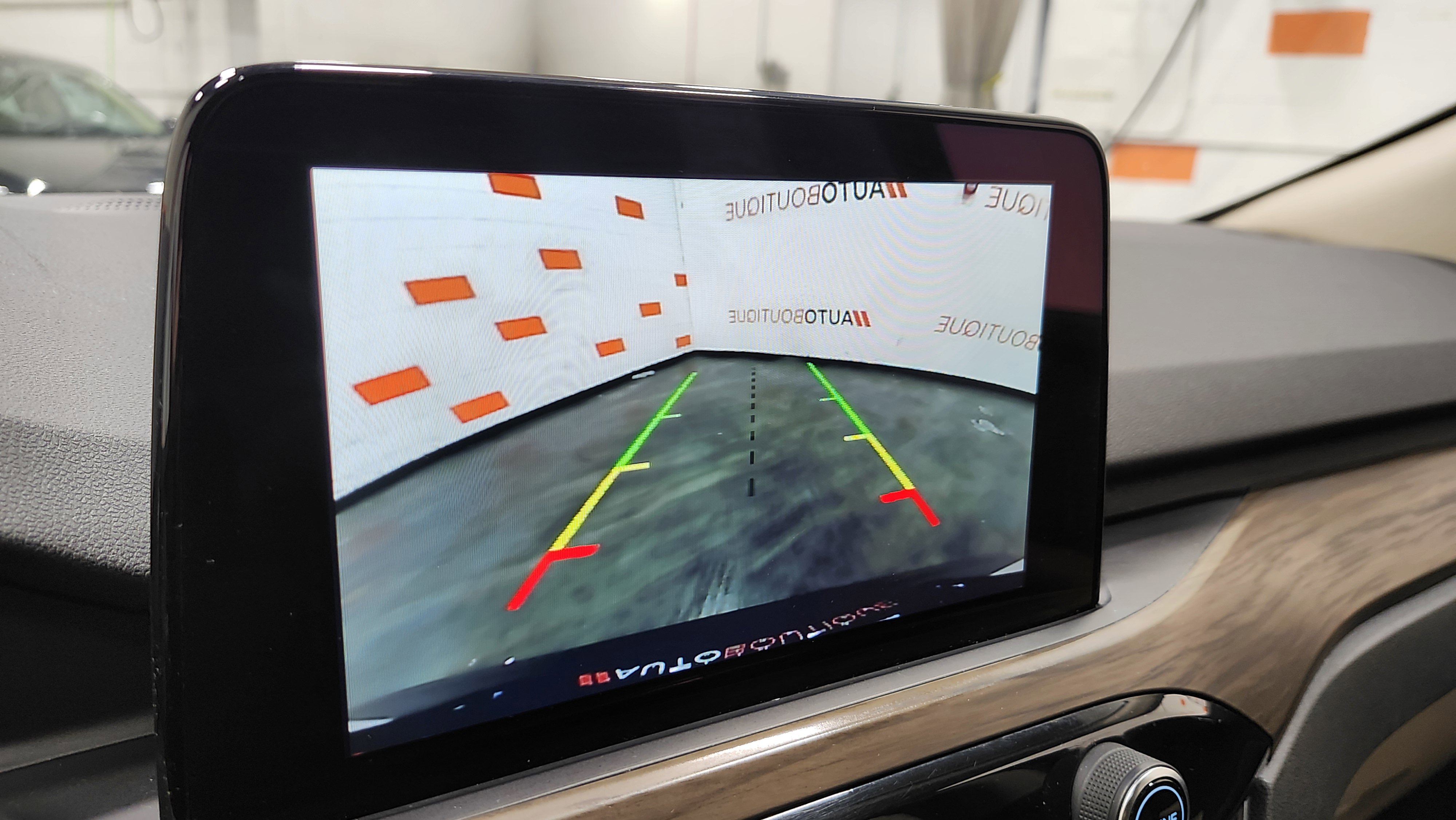 Used 2020 Ford Escape Titanium image 2