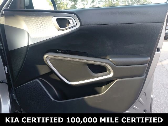 Certified 2025 Kia Soul LX image 21