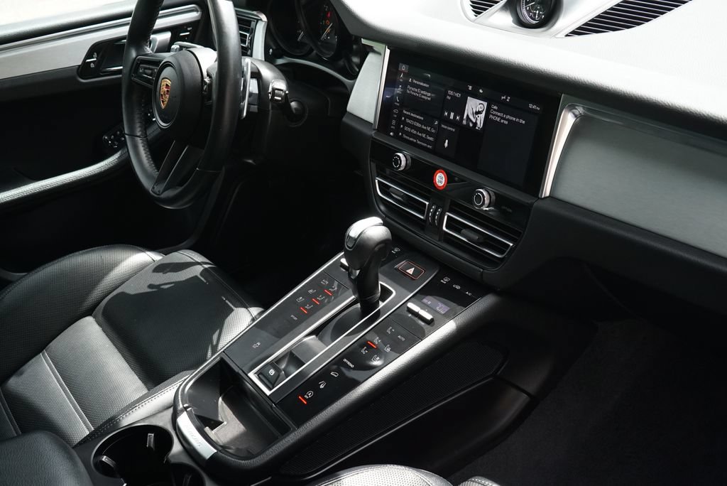 Used 2024 Porsche Macan AWD/4WD image 21