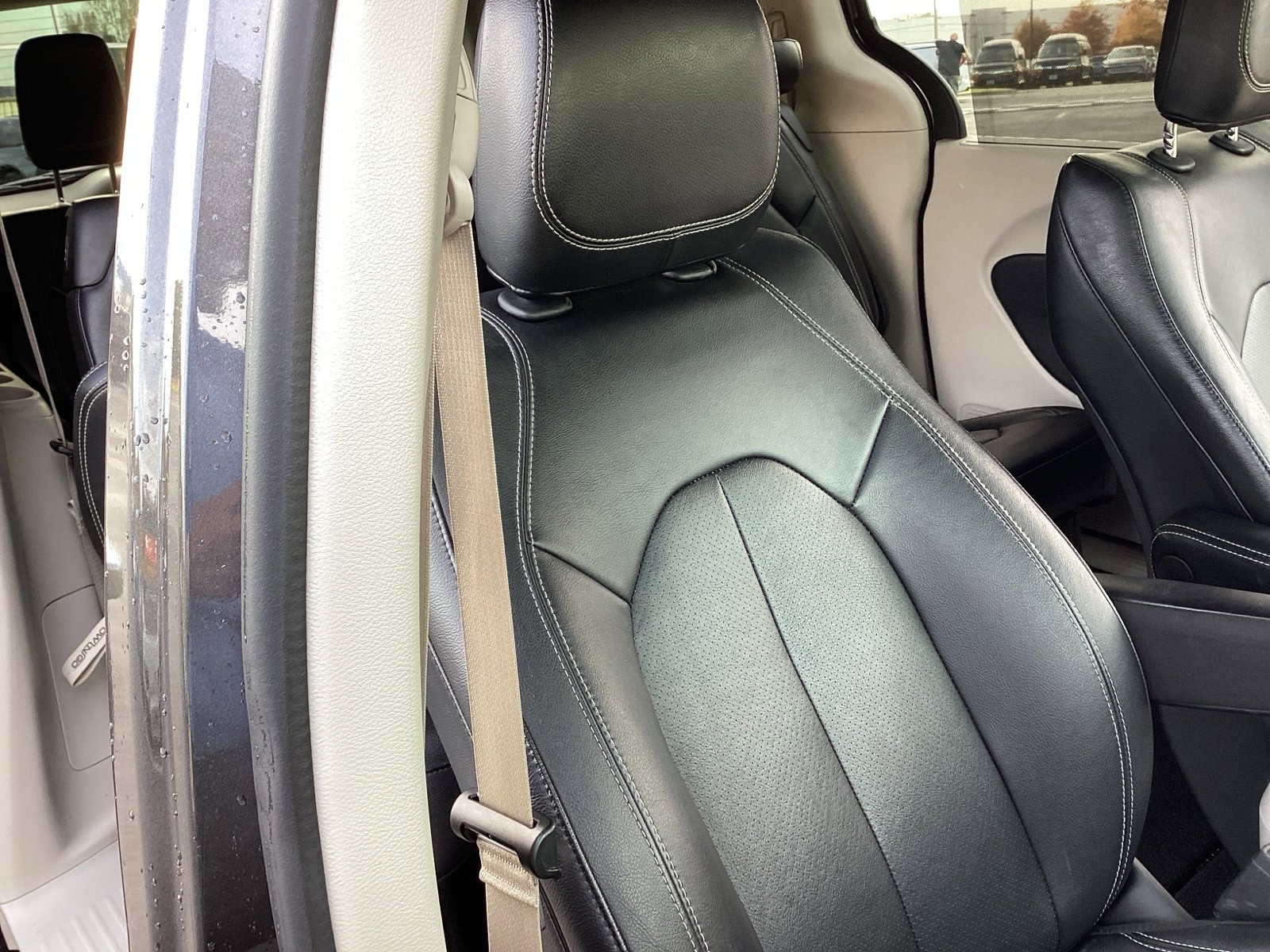 Used 2022 Chrysler Pacifica Touring-L image 18