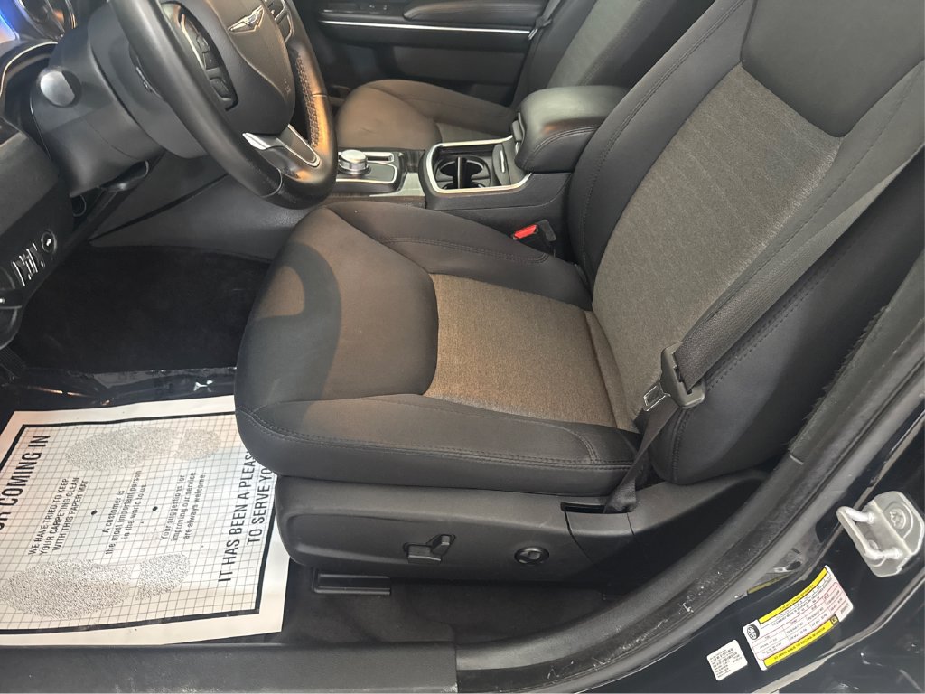 Used 2018 Chrysler 300 Touring RWD image 30