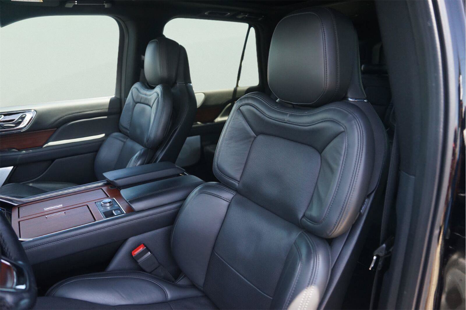 Used 2023 Lincoln Navigator Reserve AWD/4WD image 10