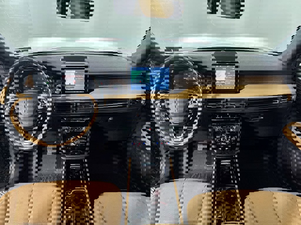 Used 2022 Lincoln Corsair Reserve w/ Equipment Group 201A image 3