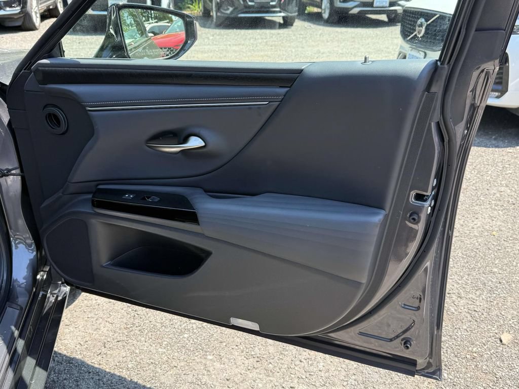 Used 2022 Lexus ES 350 w/ Luxury Package FWD image 7