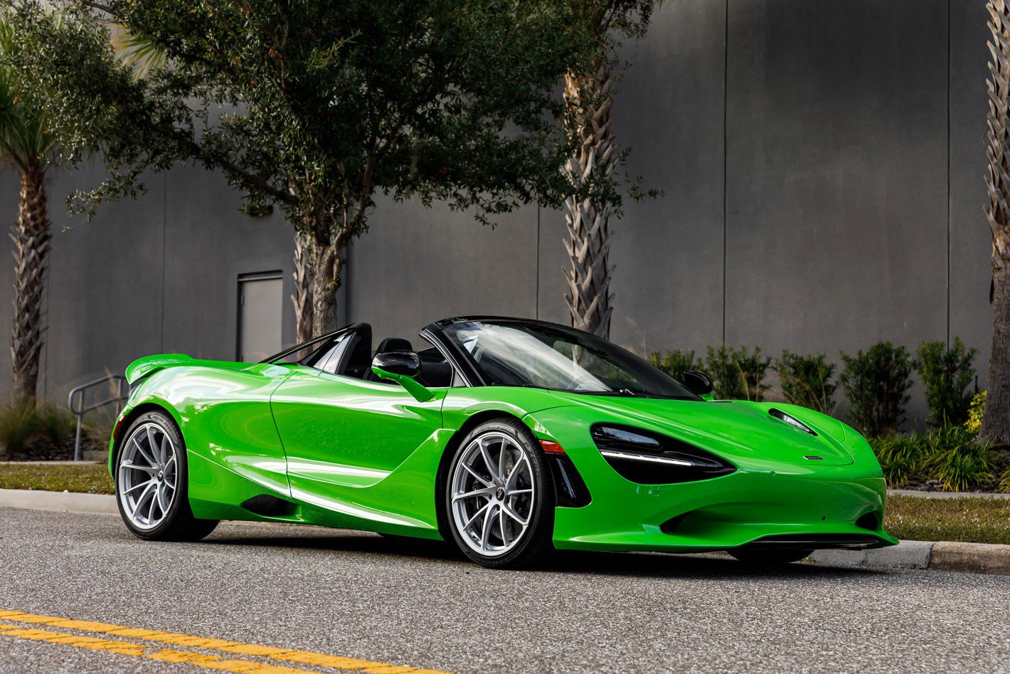 Used 2026 McLaren 750S Spider image 3