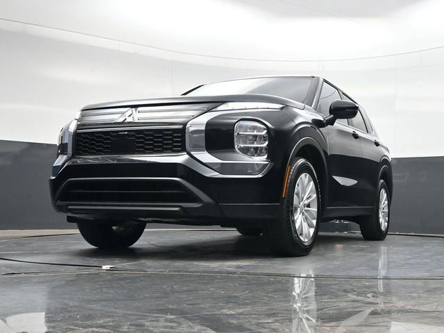 Used 2025 Mitsubishi Outlander ES image 28