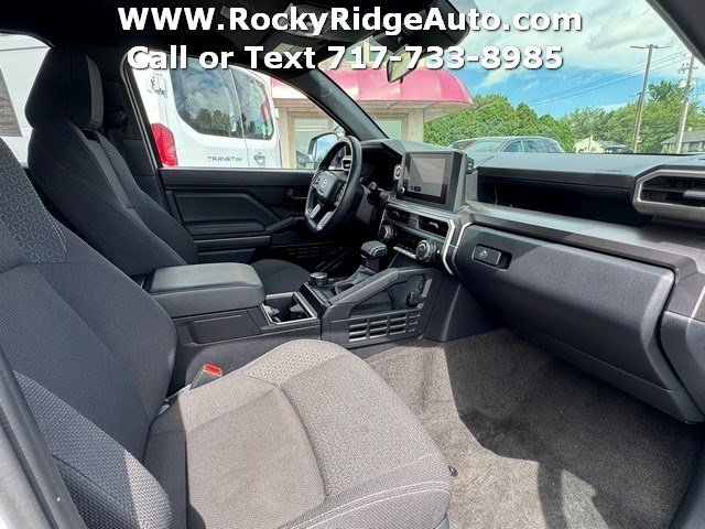 Used 2025 Toyota 4Runner SR5 AWD/4WD image 26