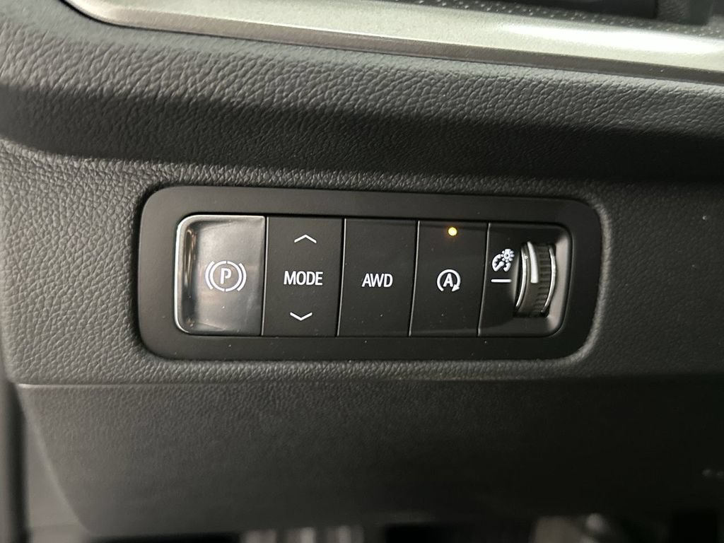 New 2026 Chevrolet Traverse LT w/ Midnight/Sport Edition AWD/4WD image 58