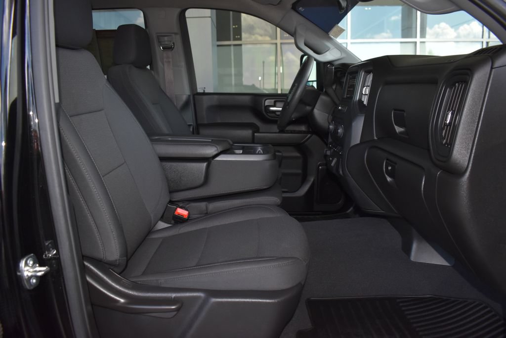 Used 2026 Chevrolet Silverado 2500 Custom w/ Custom Blackout Package AWD/4WD image 5