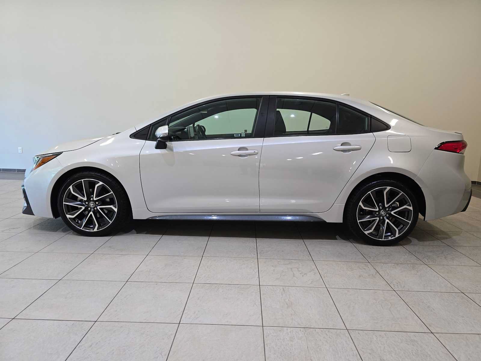 Used 2020 Toyota Corolla SE FWD image 3